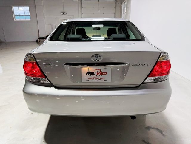 2005 Toyota Camry 4dr Sedan LE Automatic - 22935353 - 4