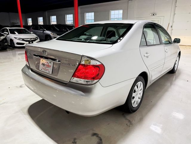 2005 Toyota Camry 4dr Sedan LE Automatic - 22935353 - 5