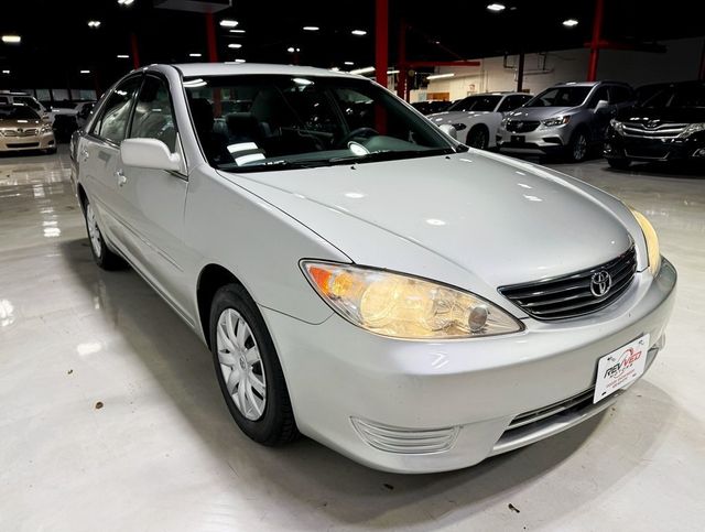 2005 Toyota Camry 4dr Sedan LE Automatic - 22935353 - 6