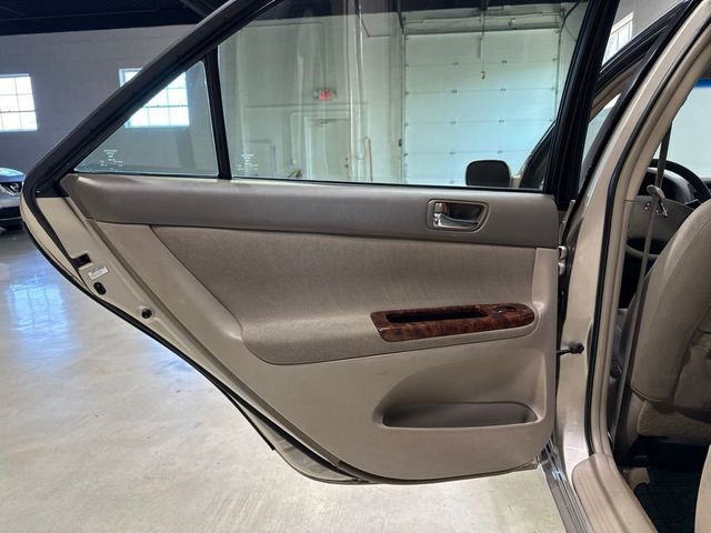 2005 Toyota Camry 4dr Sedan LE Automatic - 23052928 - 18