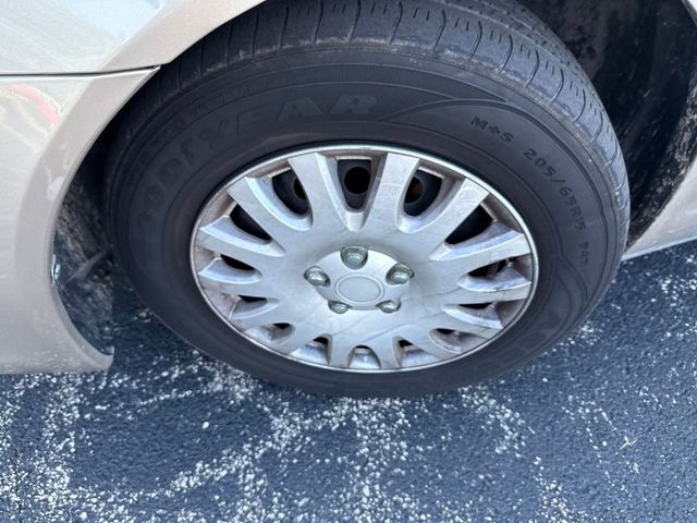 2005 Toyota Camry 4dr Sedan LE Automatic - 23052928 - 1