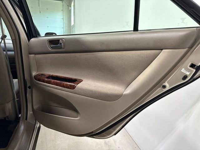 2005 Toyota Camry 4dr Sedan LE Automatic - 23052928 - 21
