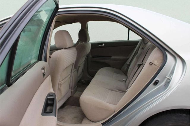 2005 Toyota Camry 4dr Sedan LE Automatic - 22968953 - 8