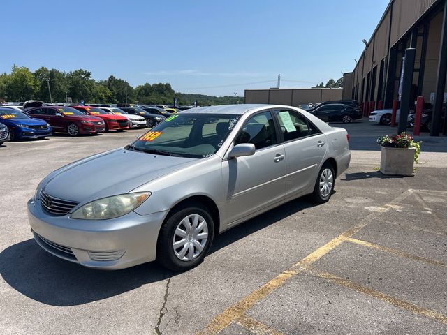 2005 Toyota Camry 4dr Sedan LE Automatic - 23058976 - 2
