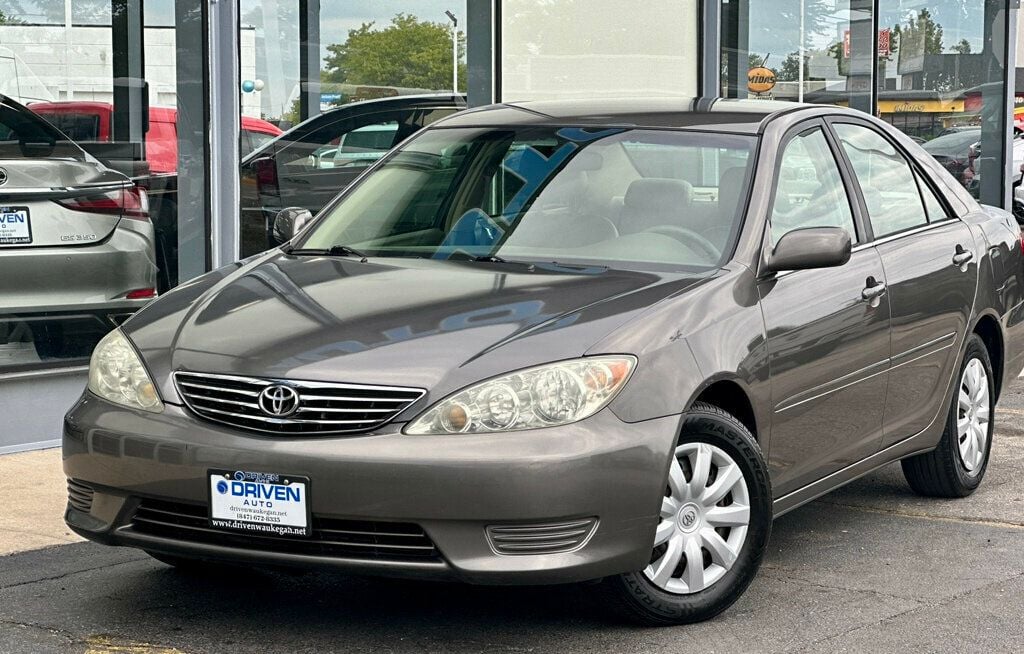 2005 Toyota Camry 4dr Sedan LE Automatic - 22552238 - 0