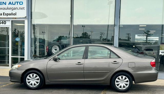 2005 Toyota Camry 4dr Sedan LE Automatic - 22552238 - 1