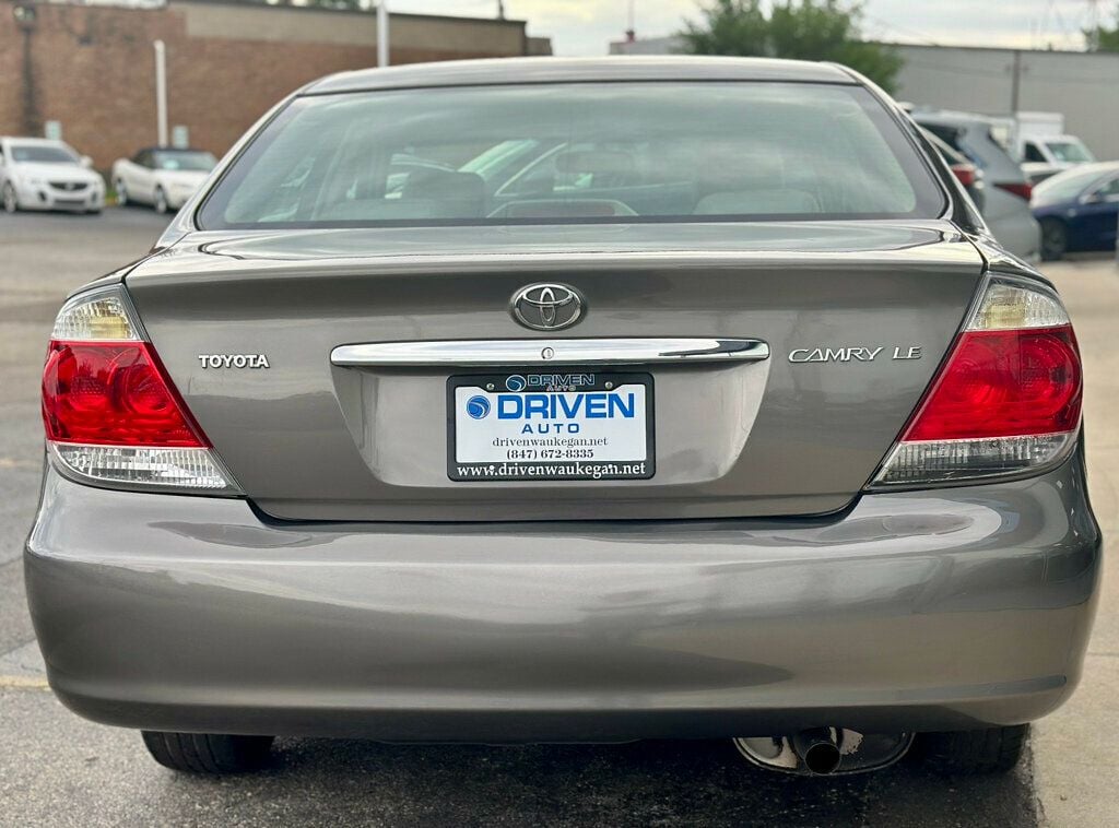 2005 Toyota Camry 4dr Sedan LE Automatic - 22552238 - 23