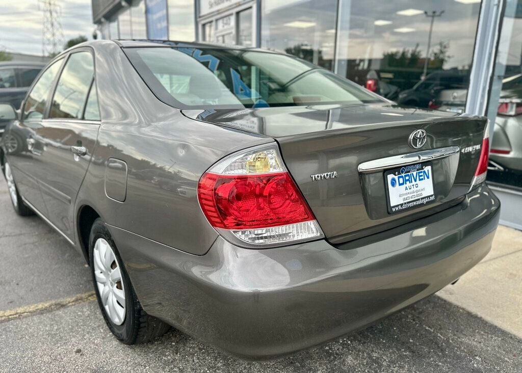 2005 Toyota Camry 4dr Sedan LE Automatic - 22552238 - 28