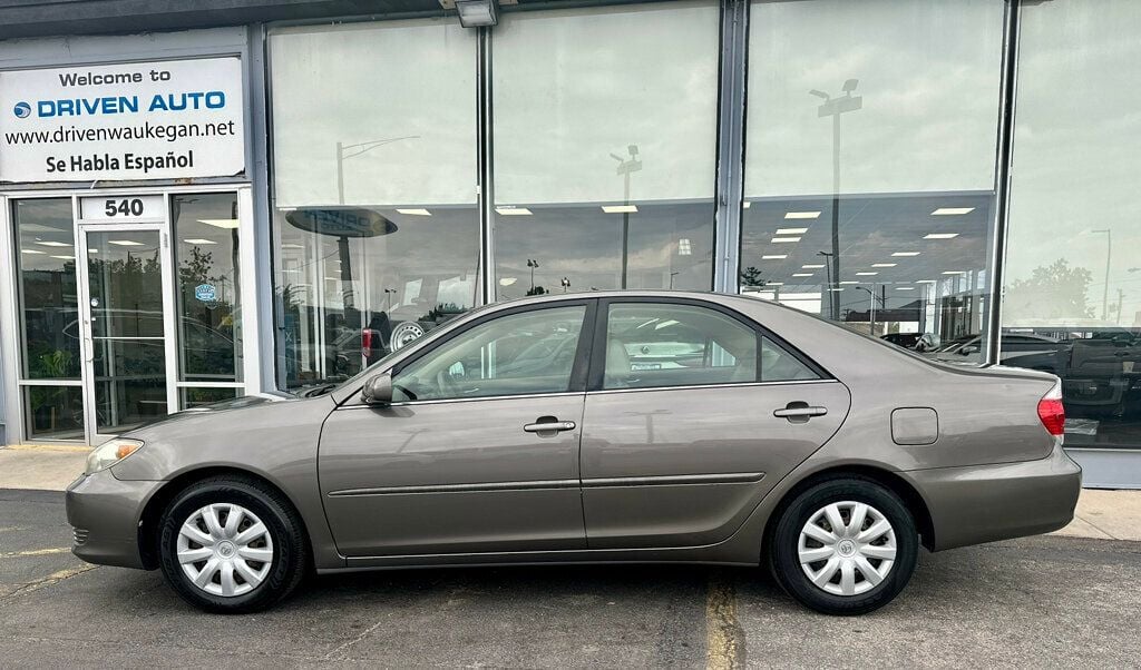 2005 Toyota Camry 4dr Sedan LE Automatic - 22552238 - 33