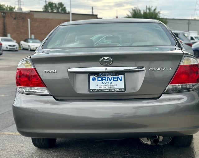 2005 Toyota Camry 4dr Sedan LE Automatic - 22552238 - 3