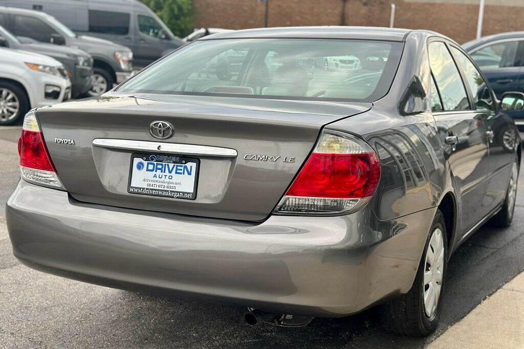 2005 Toyota Camry 4dr Sedan LE Automatic - 22552238 - 4