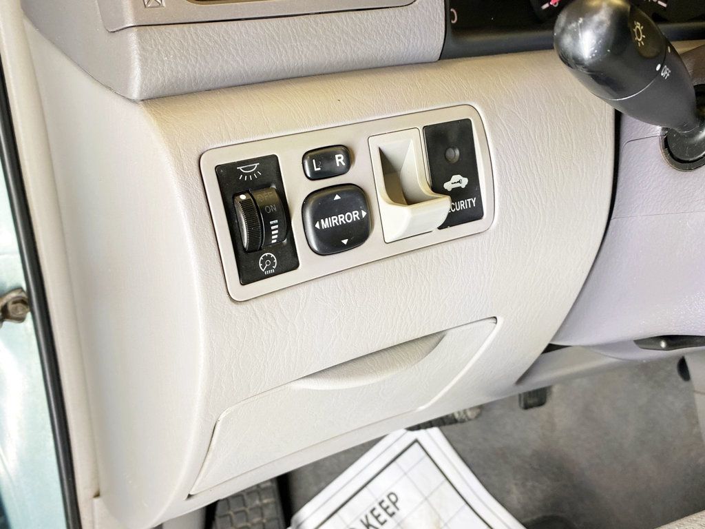 2005 Toyota Corolla 4dr Sedan CE Automatic - 22988903 - 17