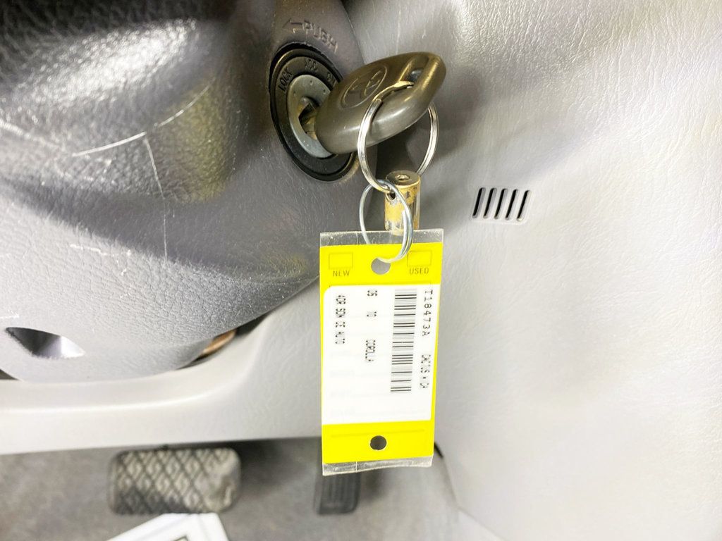 2005 Toyota Corolla 4dr Sedan CE Automatic - 22988903 - 23