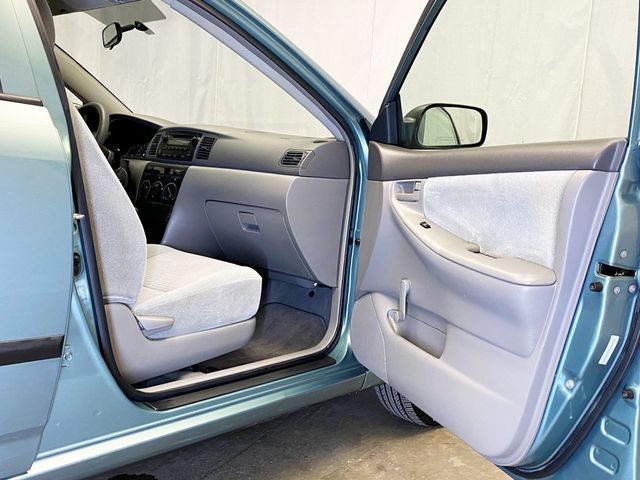 2005 Toyota Corolla 4dr Sedan CE Automatic - 22988903 - 29