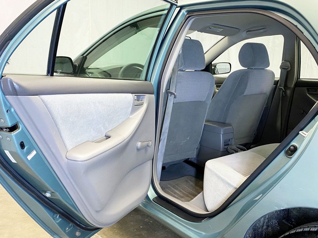 2005 Toyota Corolla 4dr Sedan CE Automatic - 22988903 - 37