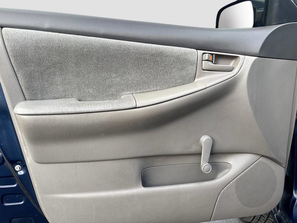 2005 Toyota Corolla CE 4dr Sedan - 22963268 - 9