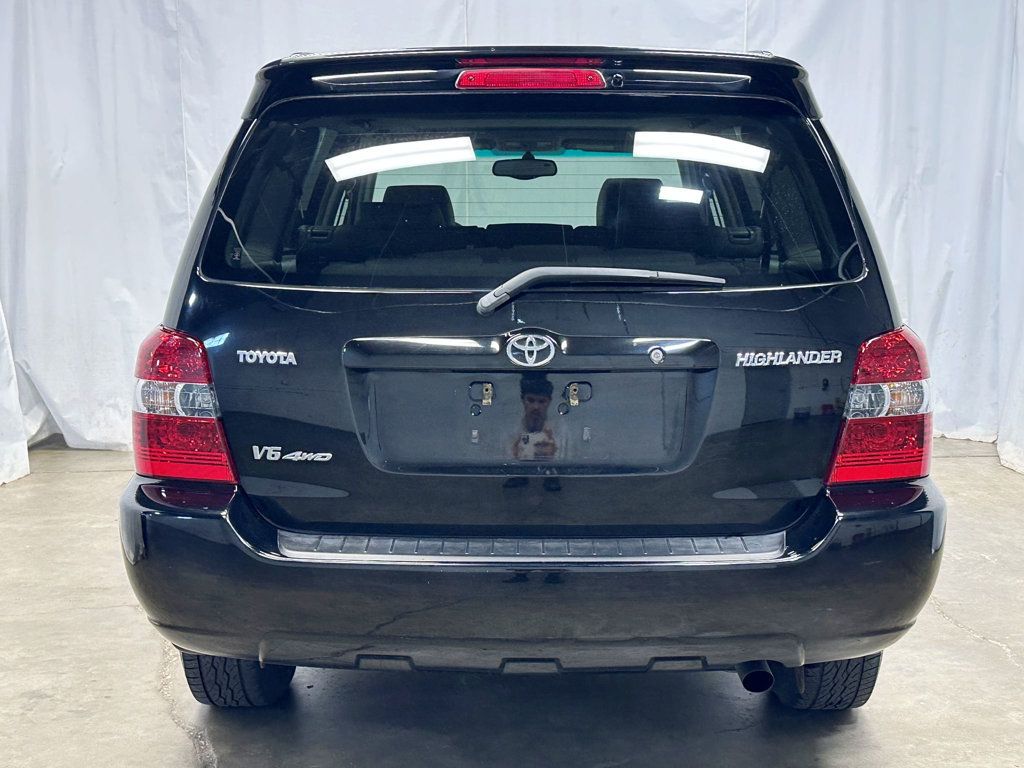 2005 Toyota Highlander 4dr V6 4WD w/3rd Row - 23068124 - 9