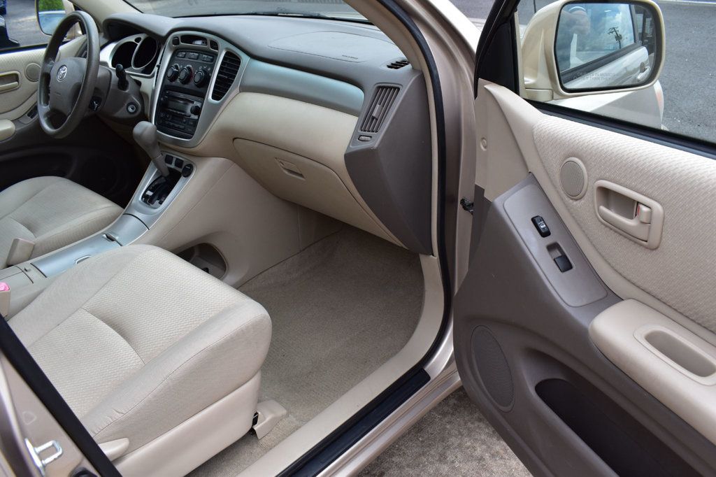 2005 Toyota Highlander 4dr V6 w/3rd Row - 22509784 - 17