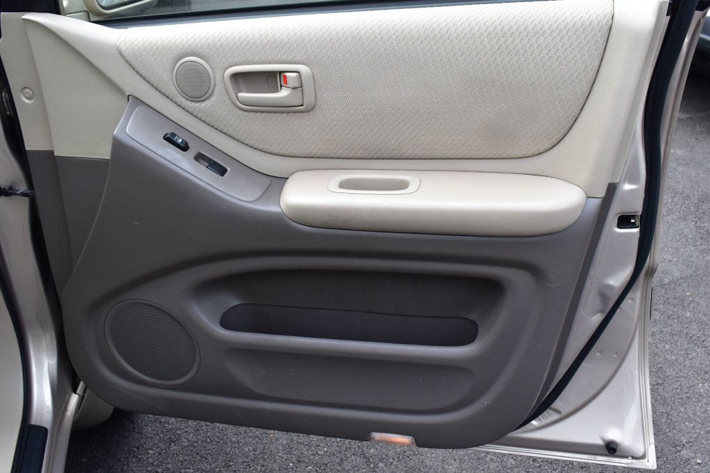 2005 Toyota Highlander 4dr V6 w/3rd Row - 22509784 - 36