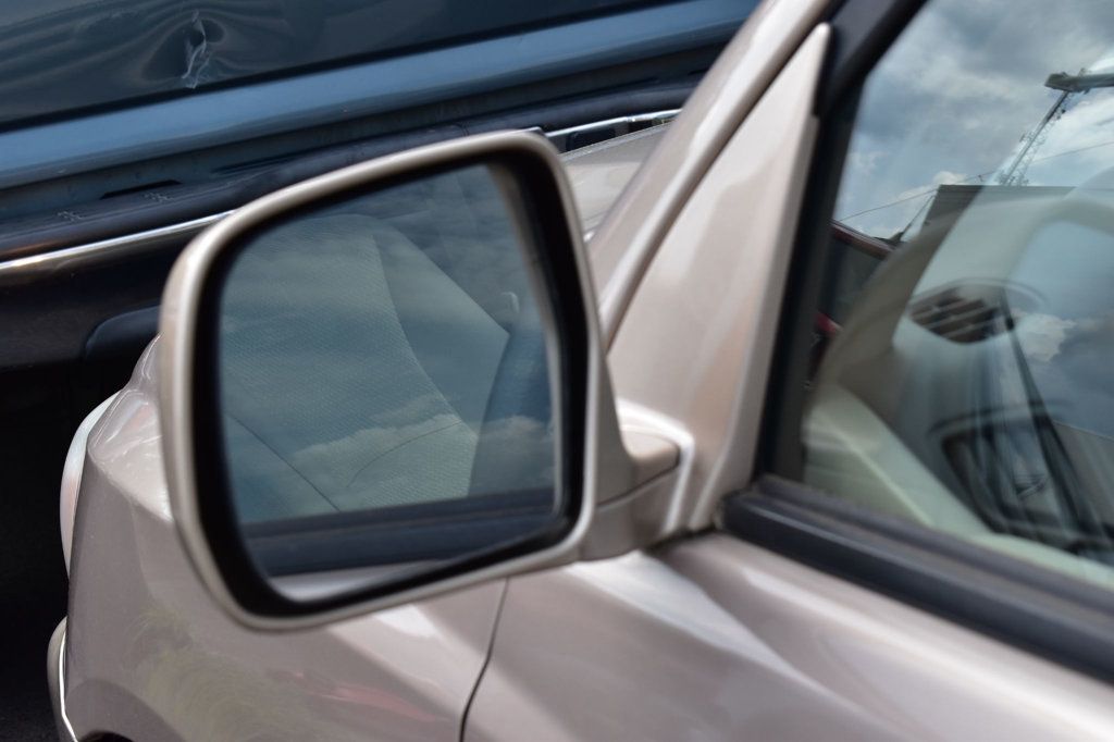 2005 Toyota Highlander 4dr V6 w/3rd Row - 22509784 - 40