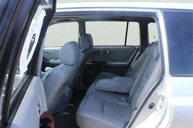 2005 Toyota Highlander Base AWD 4dr SUV V6 w/3rd Row - 23004566 - 8