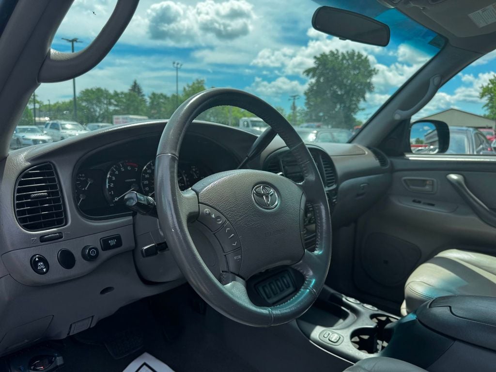 2005 Toyota Sequoia 4dr SR5 4WD - 23043799 - 10