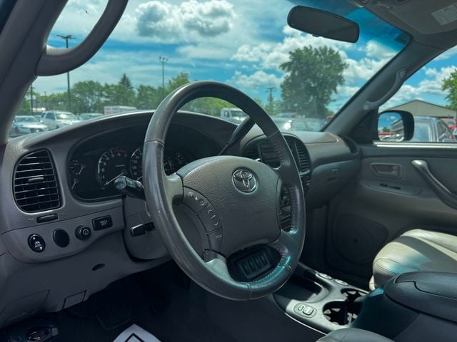 2005 Toyota Sequoia 4dr SR5 4WD - 23043799 - 10