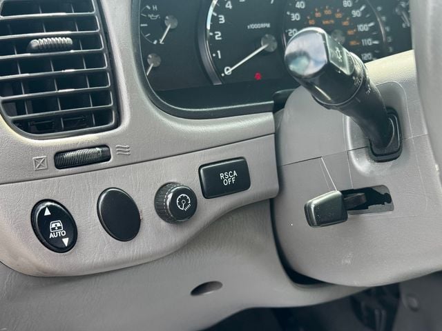 2005 Toyota Sequoia 4dr SR5 4WD - 23043799 - 11