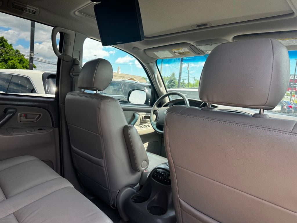 2005 Toyota Sequoia 4dr SR5 4WD - 23043799 - 15