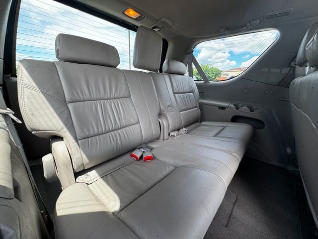 2005 Toyota Sequoia 4dr SR5 4WD - 23043799 - 17