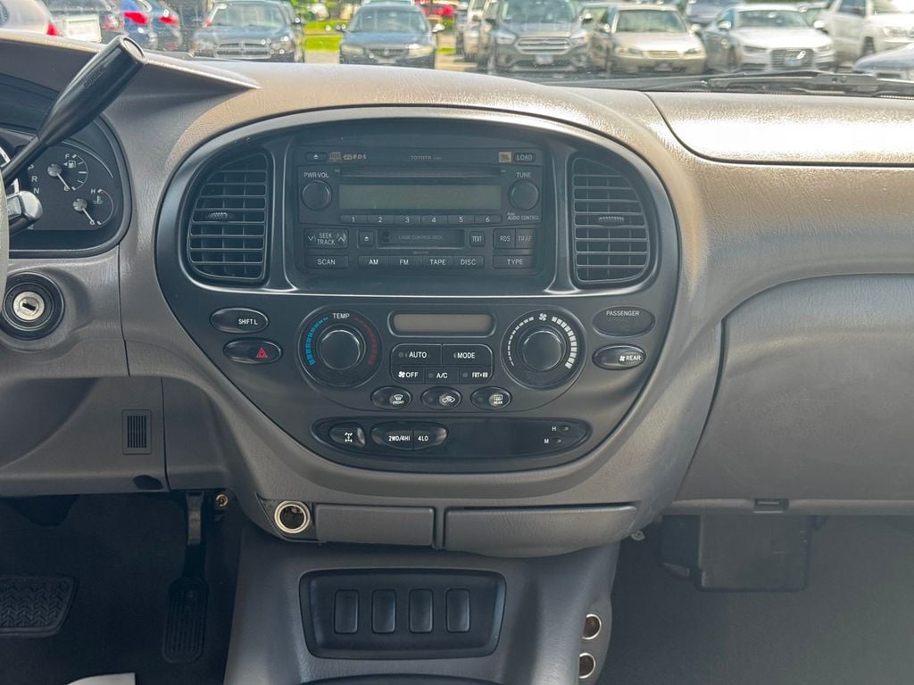 2005 Toyota Sequoia 4dr SR5 4WD - 23043799 - 18