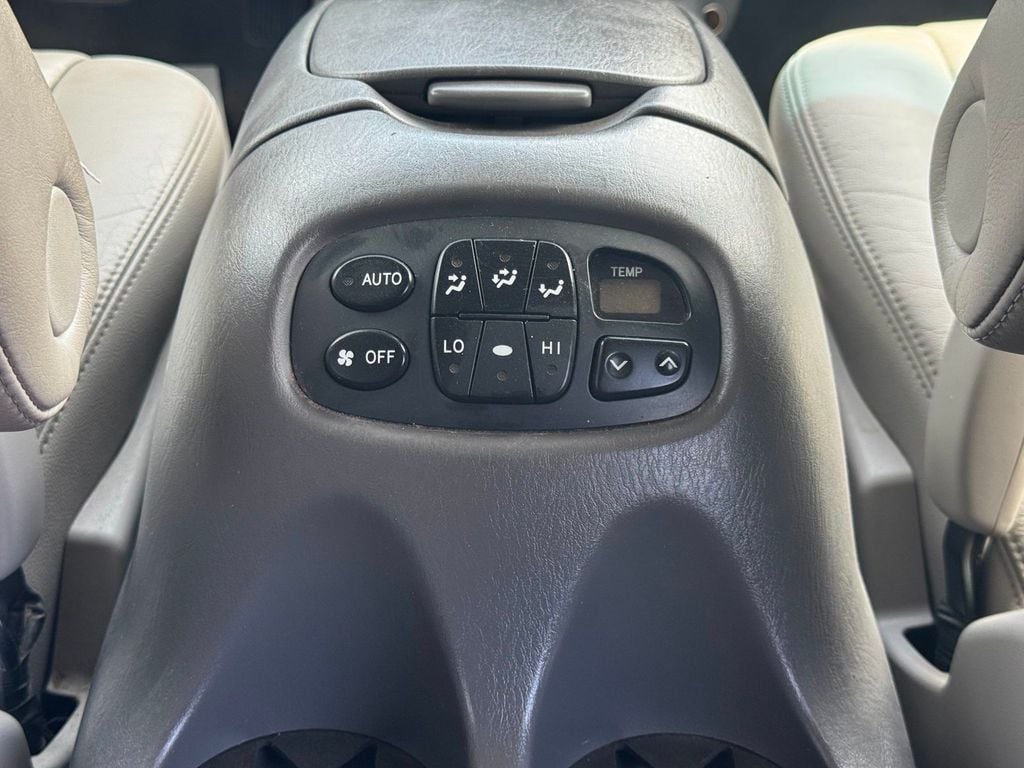 2005 Toyota Sequoia 4dr SR5 4WD - 23043799 - 22