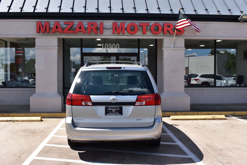 2005 Toyota Sienna LE photo 10