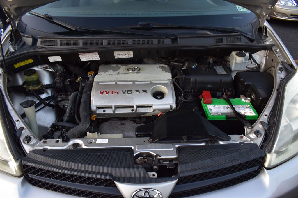 2005 Toyota Sienna LE photo 12