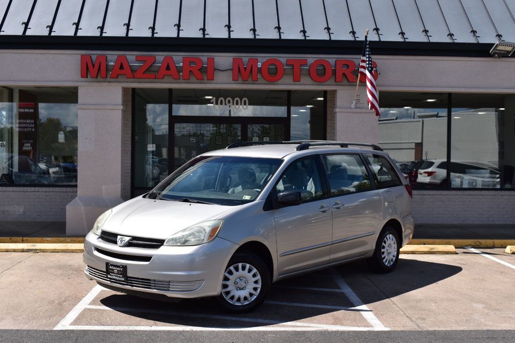 2005 Toyota Sienna LE photo 2