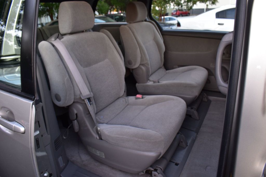2005 Toyota Sienna LE photo 20