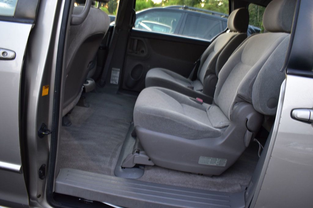 2005 Toyota Sienna LE photo 24