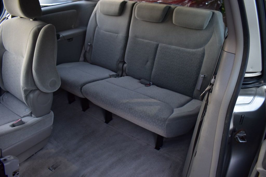 2005 Toyota Sienna LE photo 25