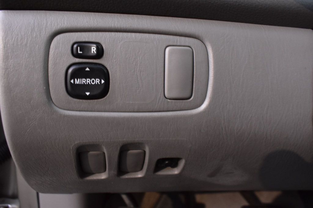 2005 Toyota Sienna LE photo 33