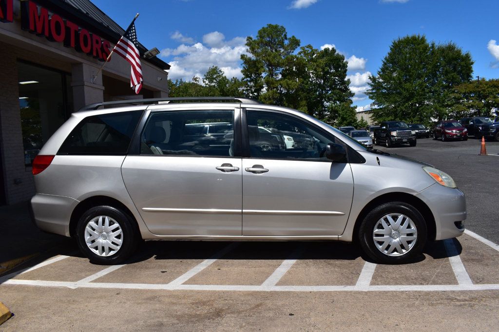2005 Toyota Sienna LE photo 6
