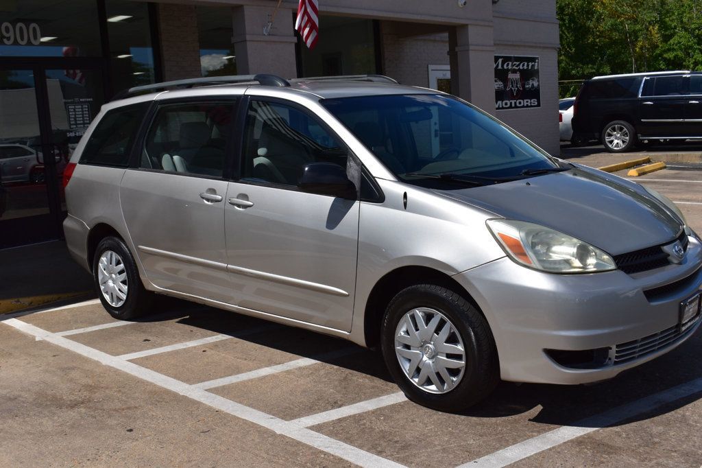 2005 Toyota Sienna LE photo 9