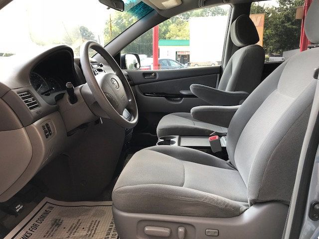 2005 Toyota Sienna 5dr LE FWD 7-Passenger - 18024521 - 9