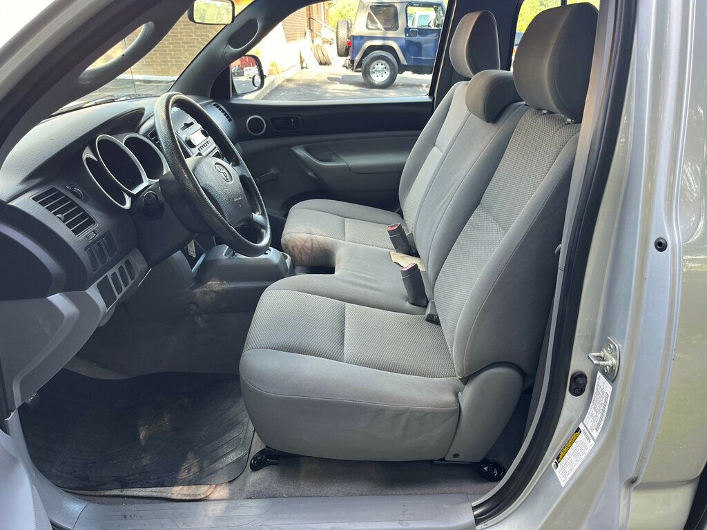 2005 Toyota Tacoma DLX photo 10