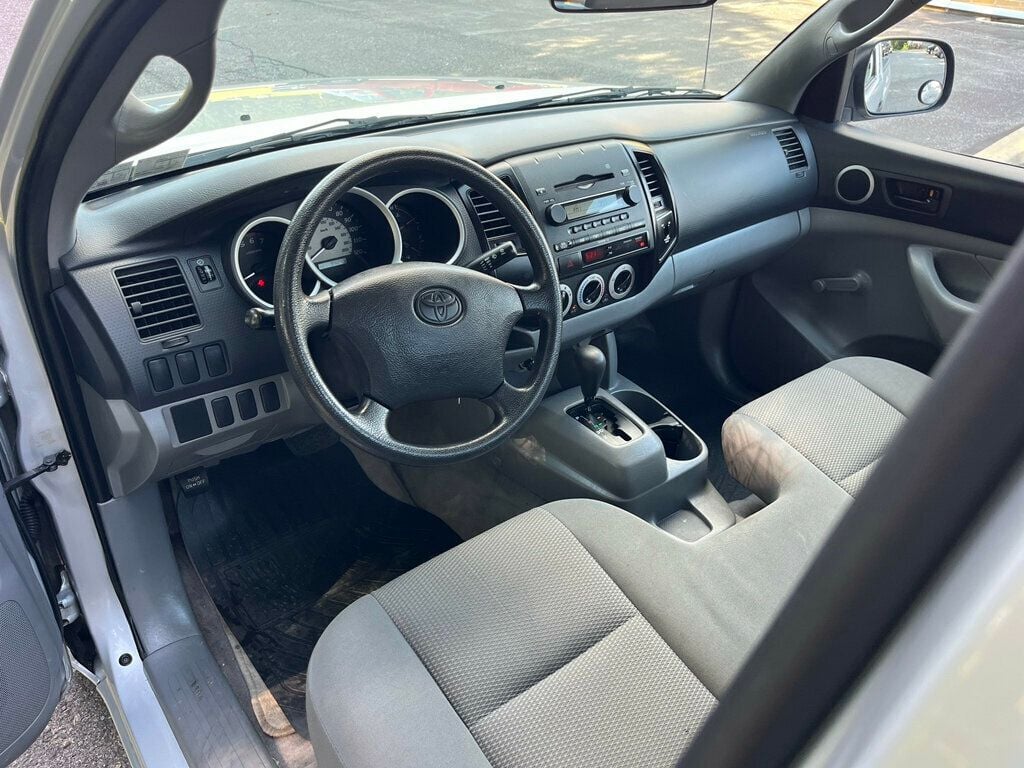 2005 Toyota Tacoma DLX photo 11