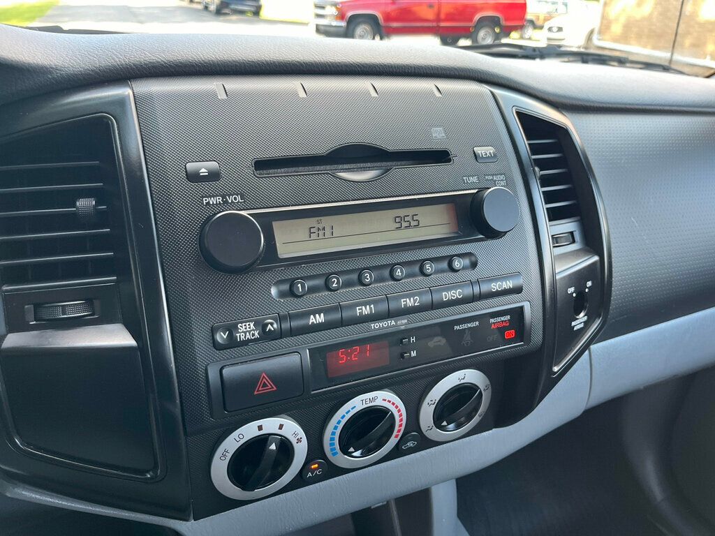 2005 Toyota Tacoma DLX photo 13