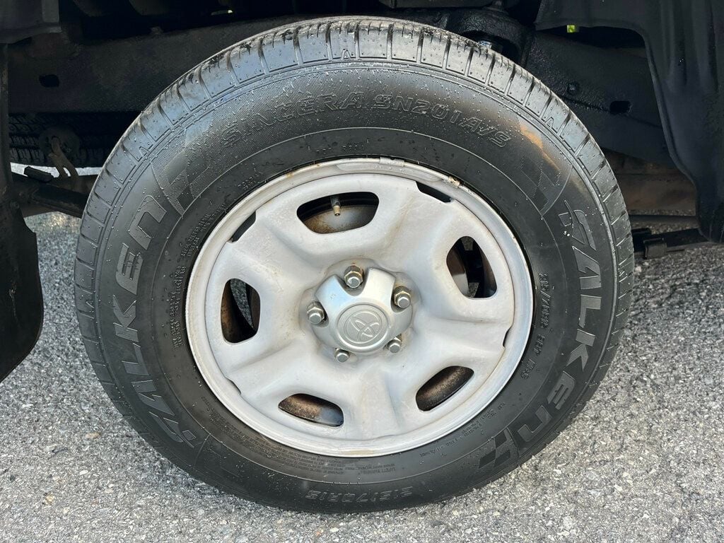 2005 Toyota Tacoma DLX photo 19