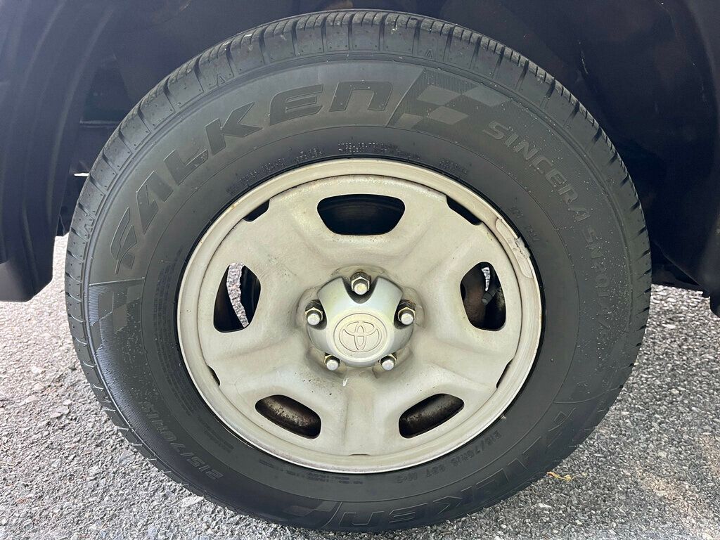 2005 Toyota Tacoma DLX photo 21