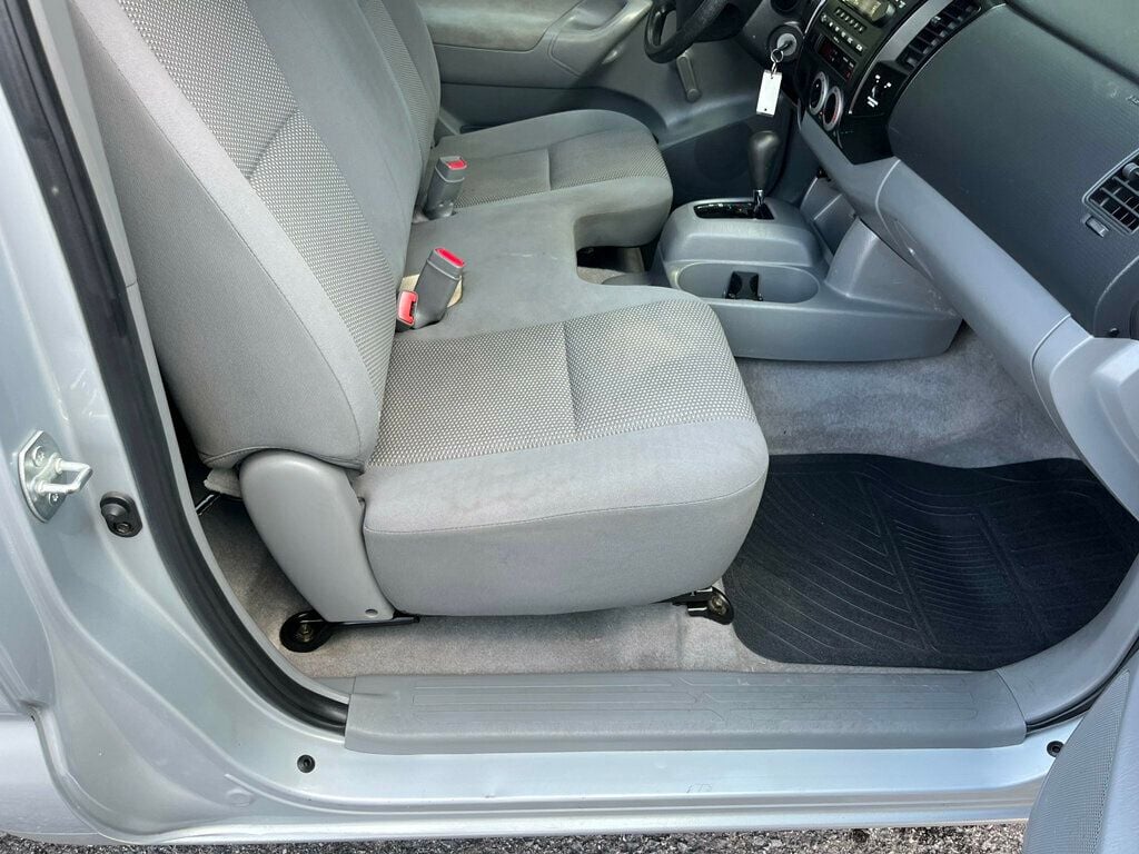2005 Toyota Tacoma DLX photo 25