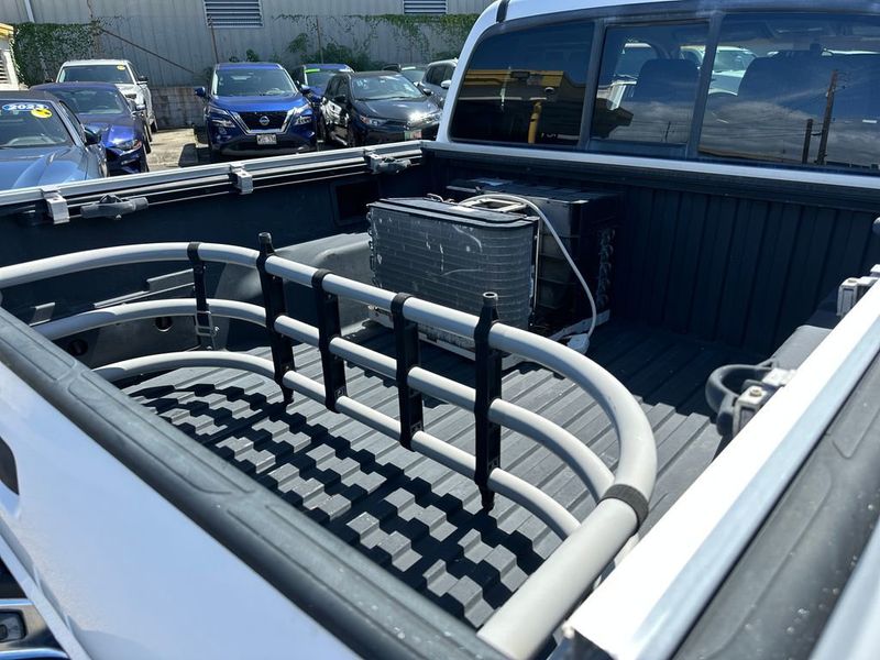 2005 Toyota Tacoma Double 128" PreRunner Automatic - 22988791 - 17