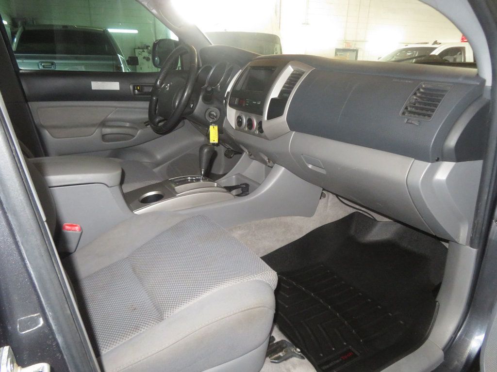 2005 Toyota Tacoma DOUBLE CAB 4X4 SR5 TACOMA EXTRA CLEAN 25 SERVICE RECORDS  - 23035885 - 32